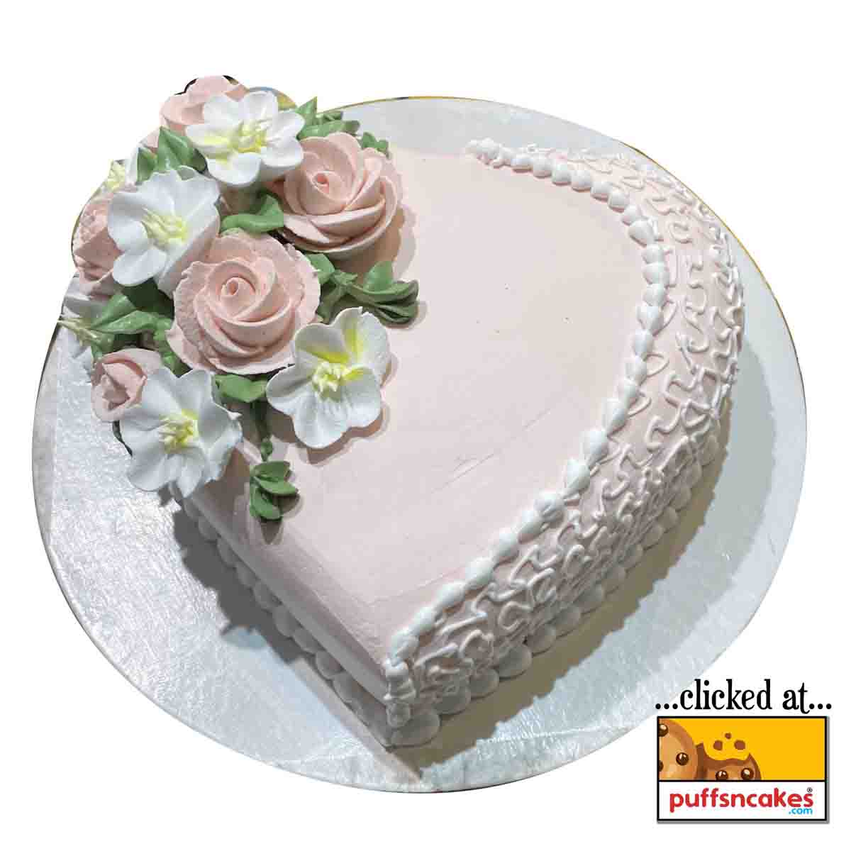 (1289) Elegant Heart Shaped Cake